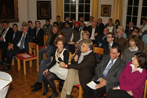 150 Besucher, davon ca. 70% Nichtmitglieder und auffällig viele junge Menschen, besuchten die Veranstaltung.