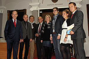 (von links nach rechts) Florian Gerster, Univ.-Prof. Dr. Karl-Rudolf Korte, SPD Stadtrat Uwe Gros, Prof. Dr. Thomas Leif, Ministerin Doris Ahnen, Ortsvereinsvorsitzender Andreas Gölz, stv. Ortsvereinsvorsitzende Simone Korte-Bernhardt und MdL Jens Guth kurz vor Beginn der Podiumsdiskussion Volkspartei SPD vor 150 Gästen im Wormser Heylshof.